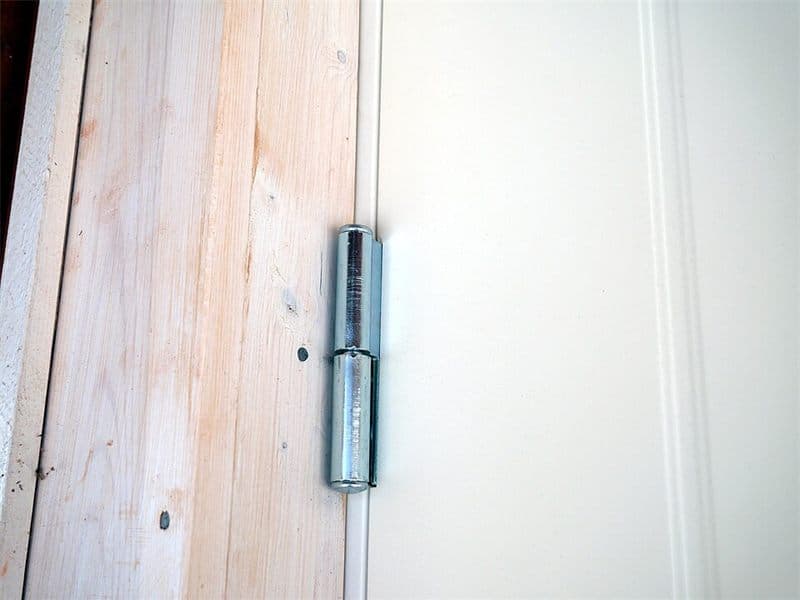 Bisagra metálica de puerta