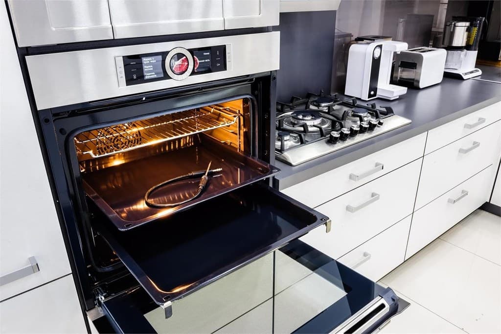 Interior de horno eléctrico doméstico