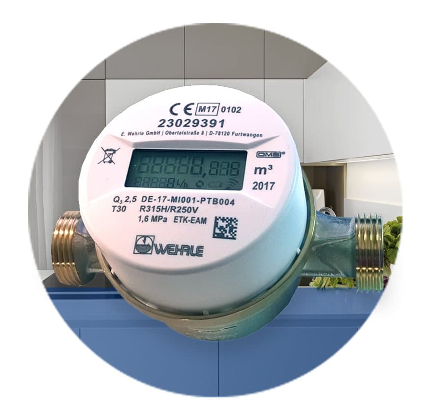 Contador de agua doméstico con su rueda de lectura numérica