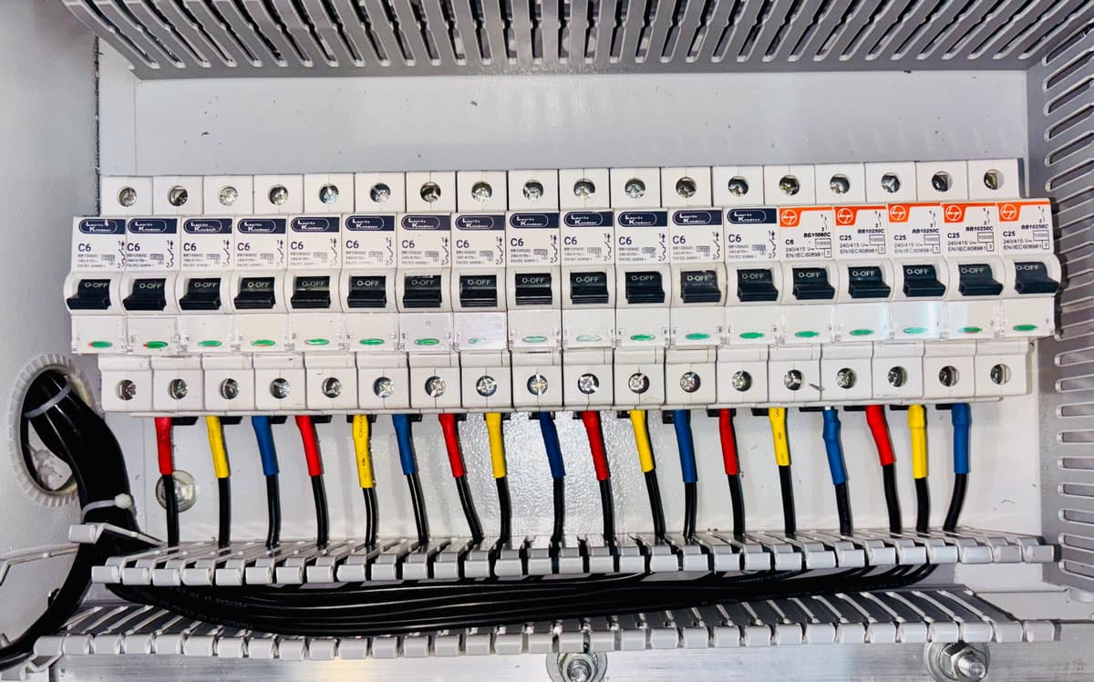 Interruptor diferencial en cuadro eléctrico doméstico