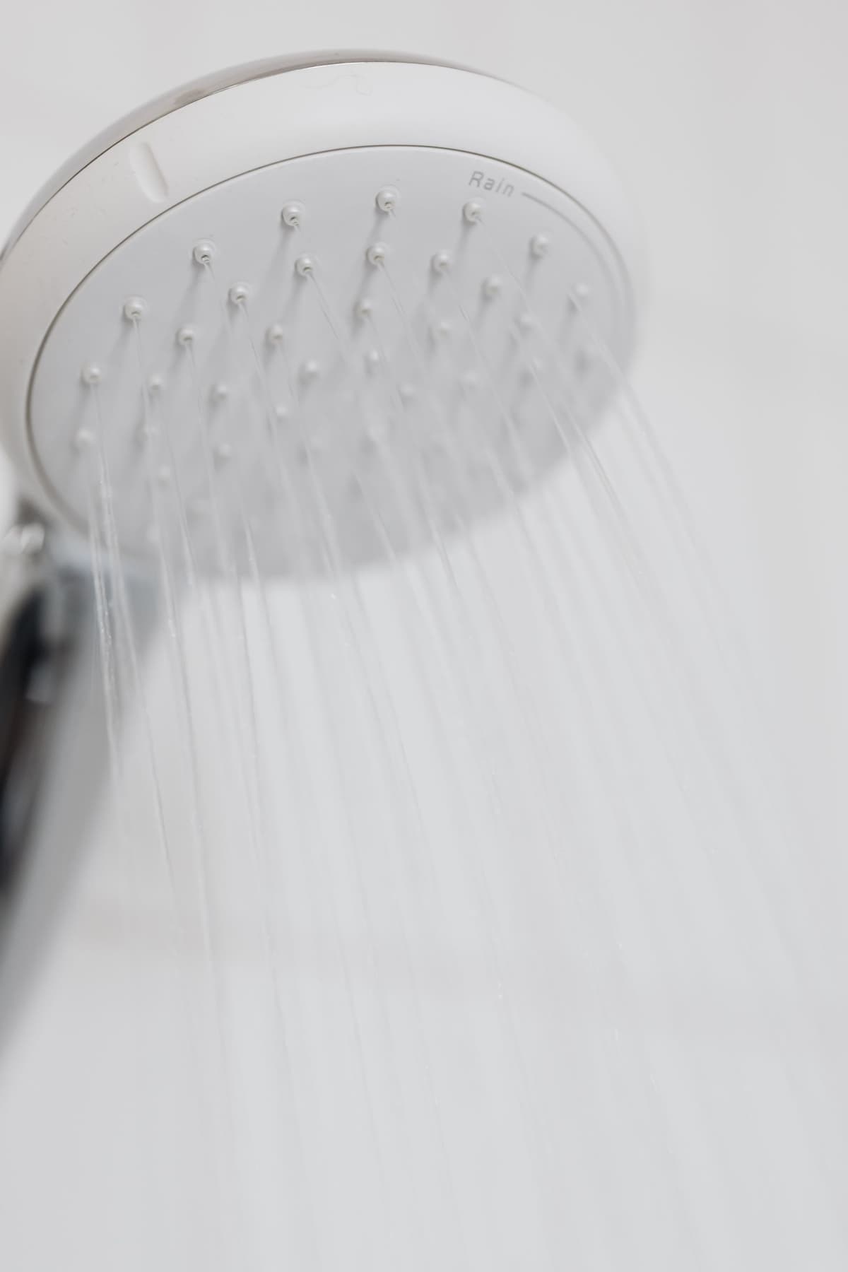 Cabezal de ducha con flujo de agua