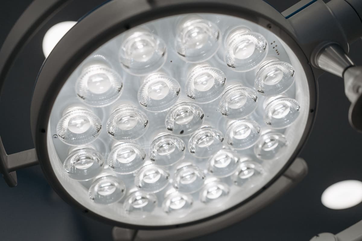 Bombilla LED encendida con brillo