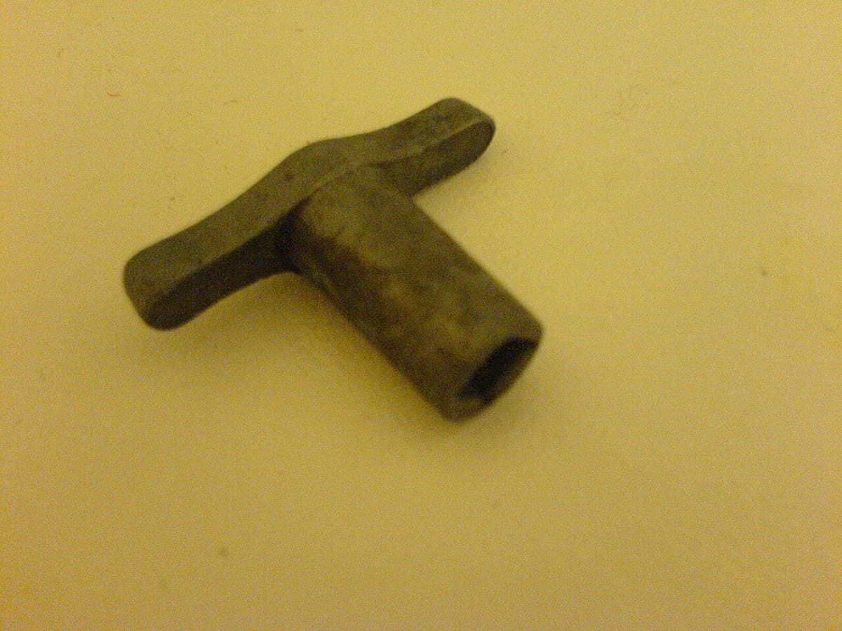 Tornillo de purga de aire de un radiador de calefacción