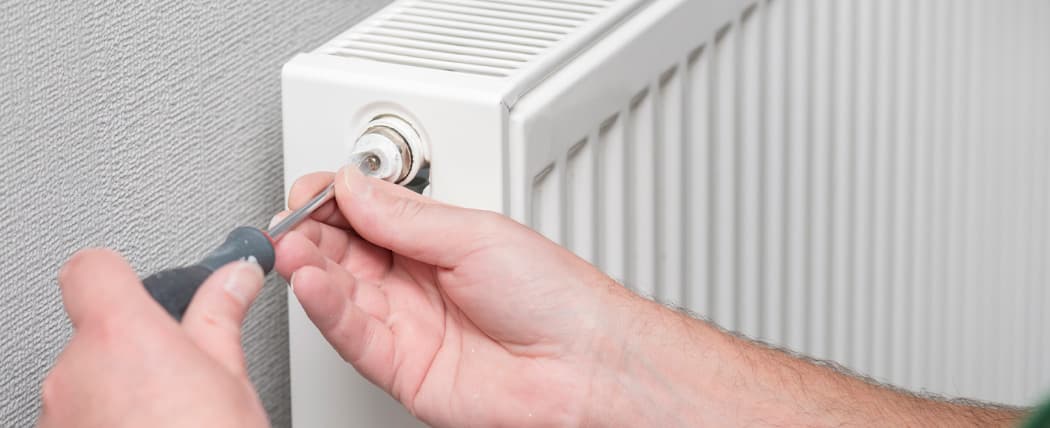 Radiador con válvula de purga de aire